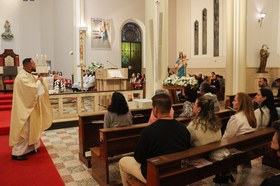 Fiéis acompanham novena a Nossa Senhora da Assunção em Goiânia - Jornal  Opção